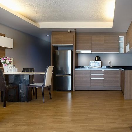 The Capital Resort @ Sukhumvit 50 بانكوك المظهر الخارجي الصورة A modern kitchen